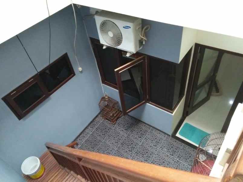 rumah bambu kuning bojonggede