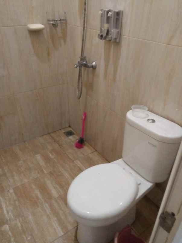 rumah bambu kuning bojonggede