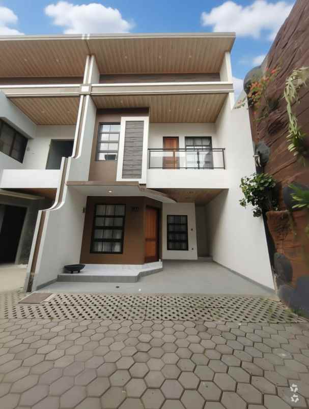 rumah baru dalam townhouse area cipayung jaktim