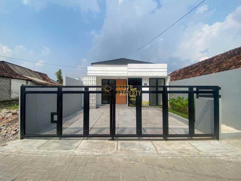 rumah baru dan siap huni dekat sch sleman