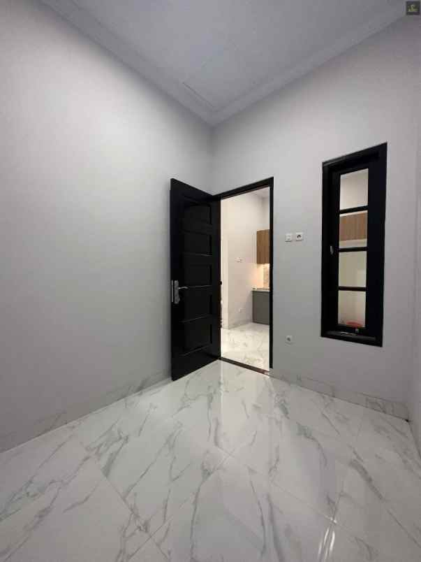 rumah baru klasik terjangkau bebas banjir