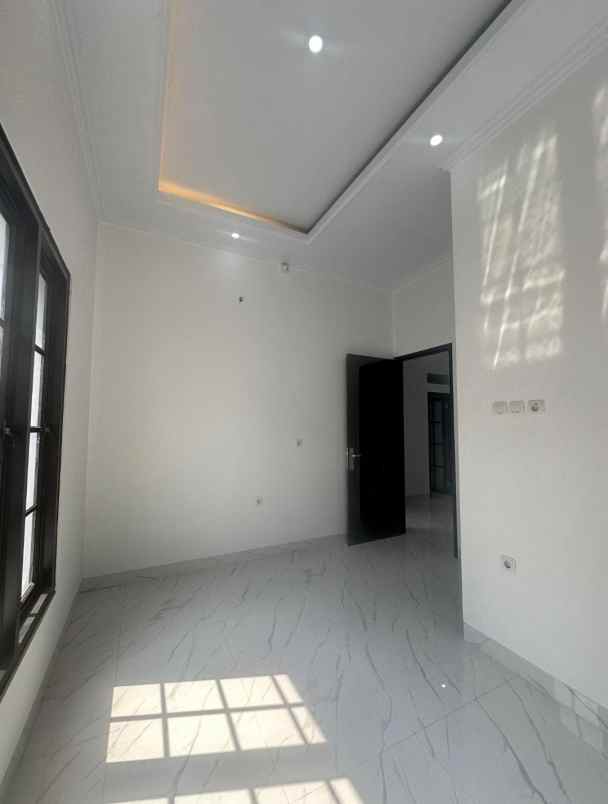 rumah baru minimalis modern di lenteng agung jaksel