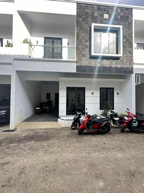 rumah baru minimalis modern di lenteng agung jaksel