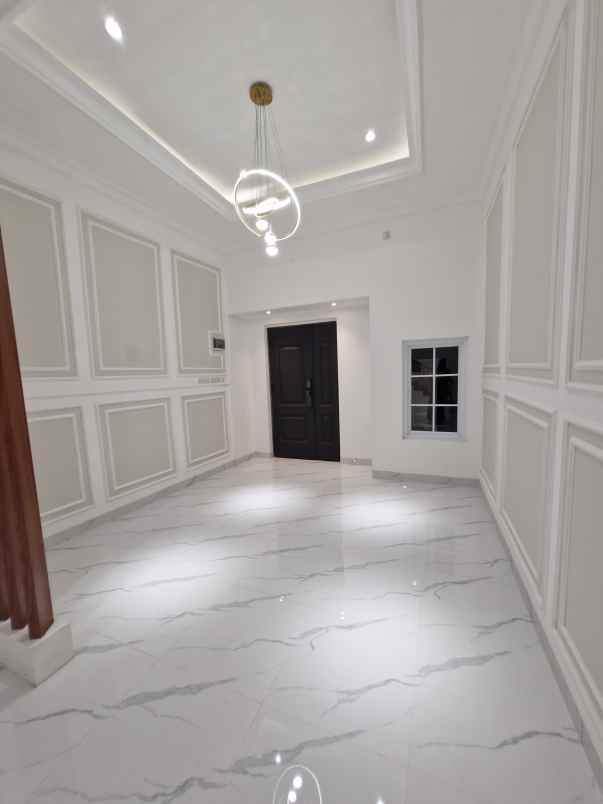 rumah baru modern klasik di joglo kembangan jakbar