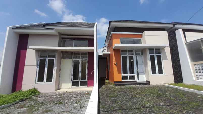 rumah cantik bergaya modern dekat exit tol malang