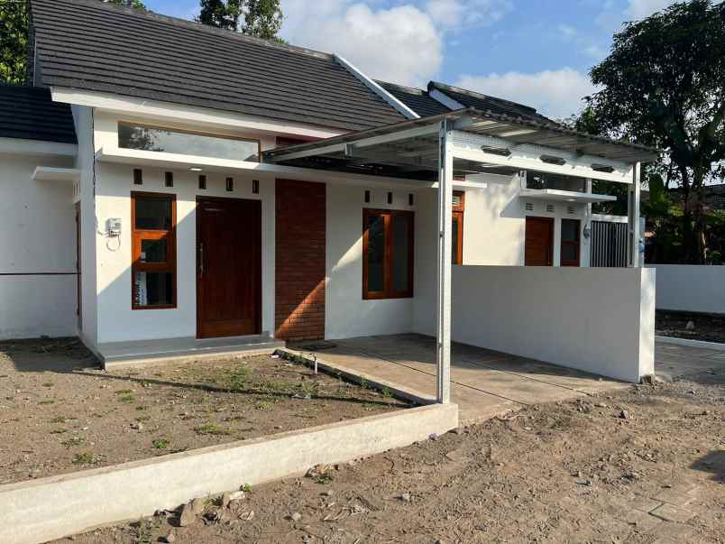 rumah cantik harga murah tanah luas di kalasan
