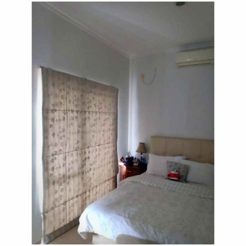 rumah cirendeu ciputat