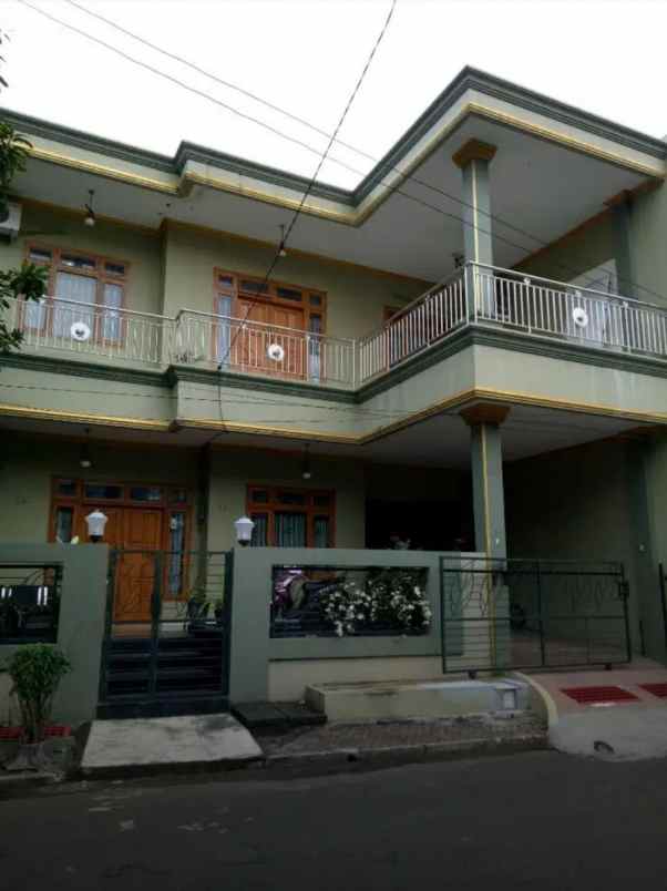 rumah clsuter feninsula galaxy