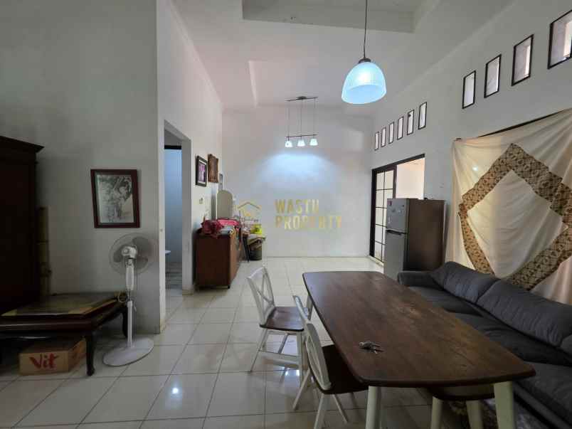 rumah dan tanah luas di villa inti persada tangsel