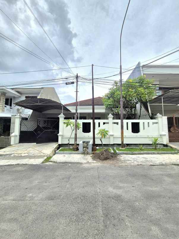 rumah dharmahusada indah strategis