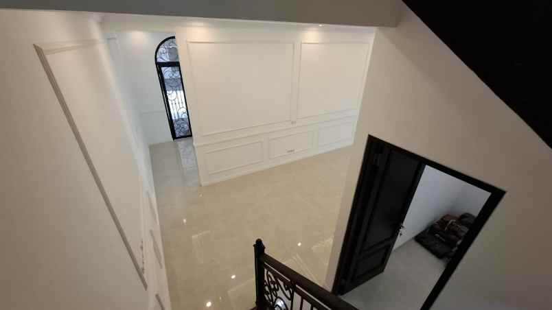 rumah dijual jagakarsa 2 rooftop