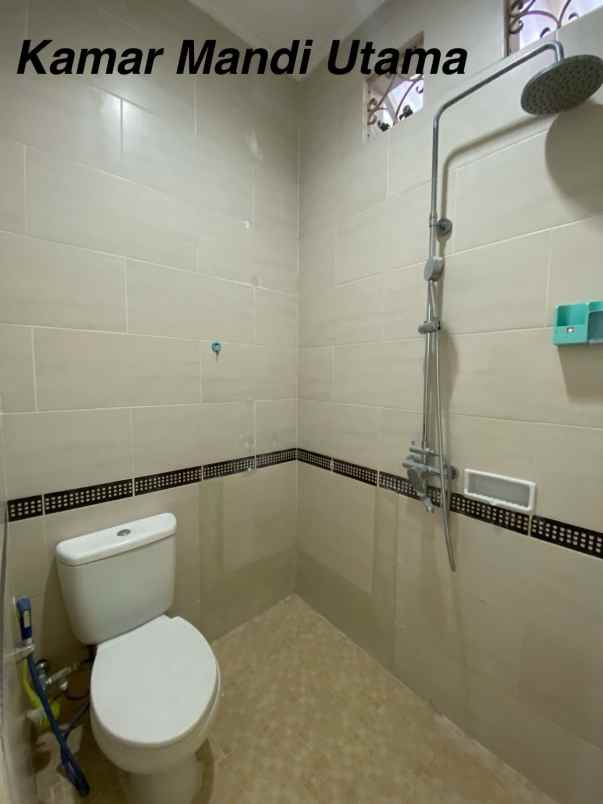 rumah hook mulyosari prima hadap timur utara