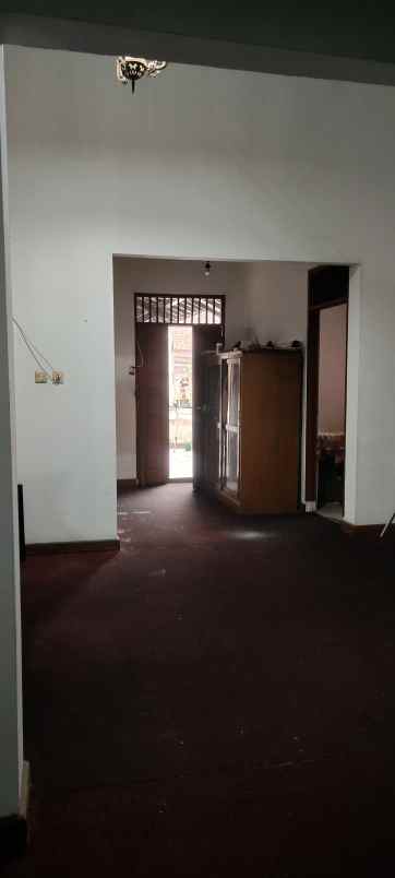 rumah hook strategis bebas banjir lingkungan tenang