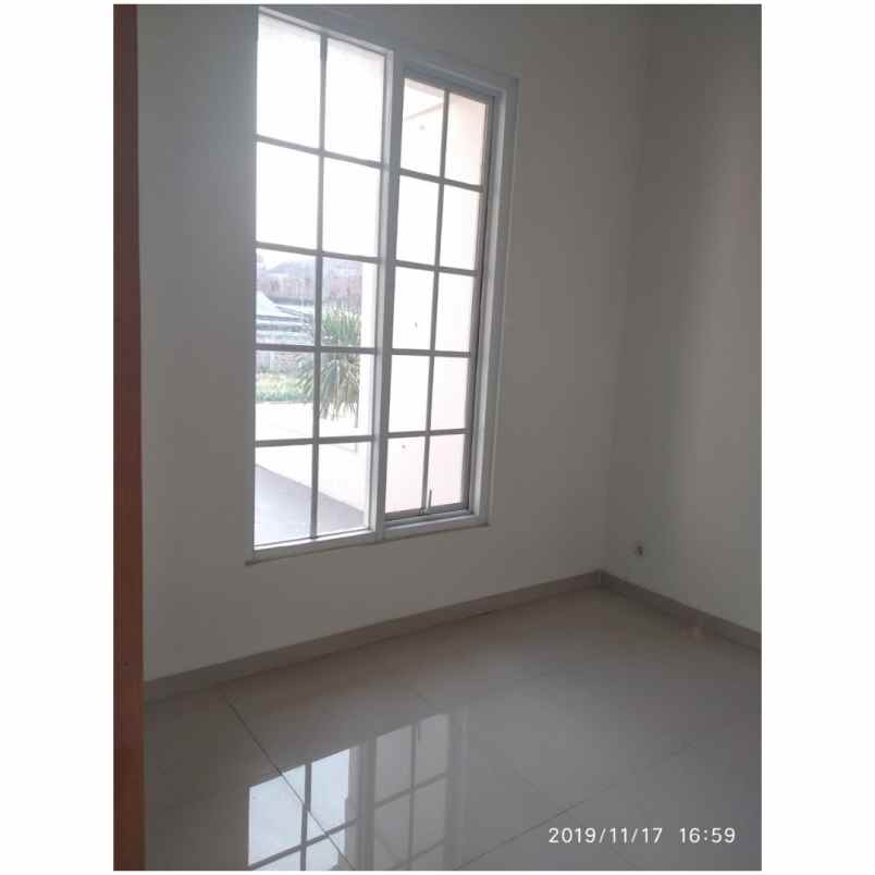 rumah jl otista raya ciputat