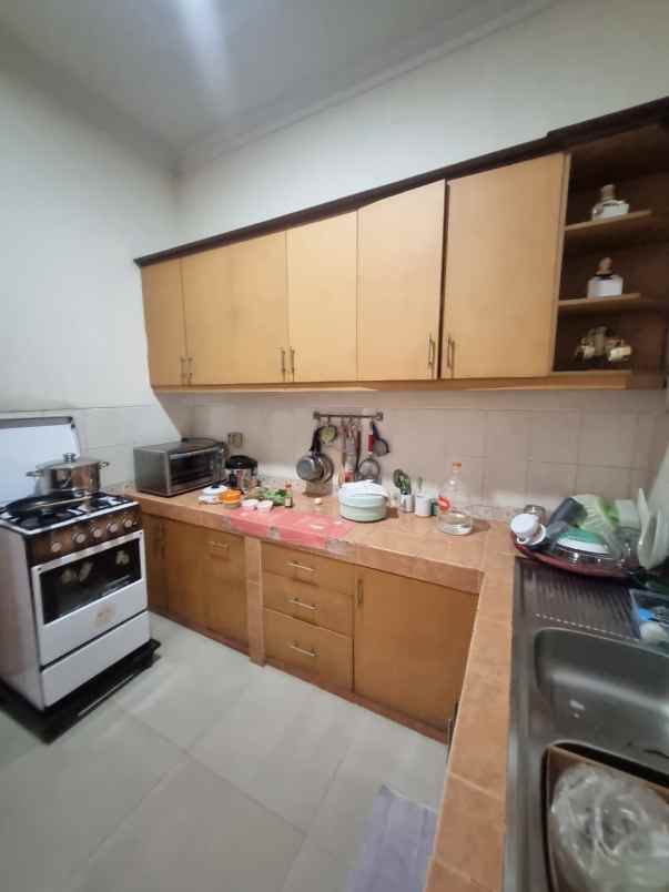 rumah klampis semolo kondisi bagus terawat