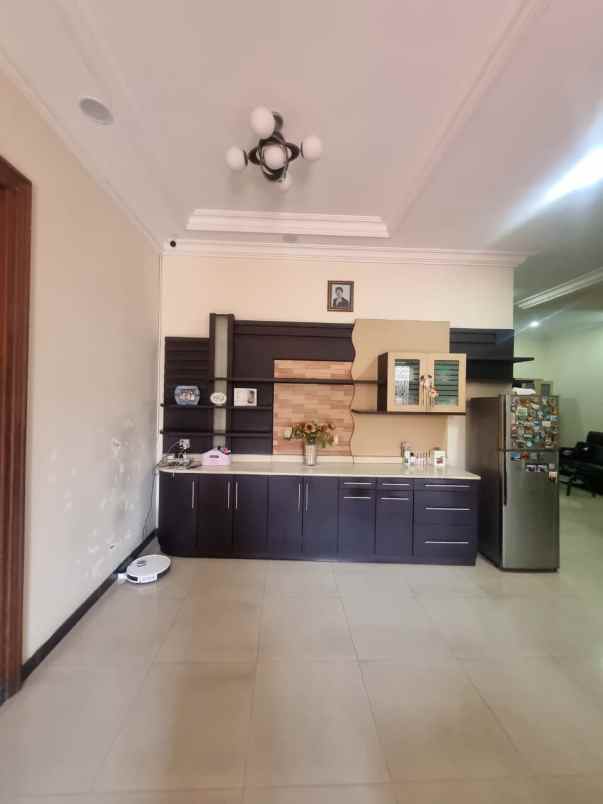 rumah klampis semolo kondisi bagus terawat