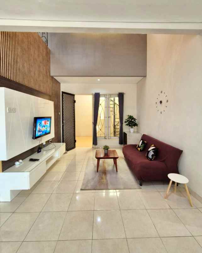 rumah laguna regency pakuwon city siap huni furnish