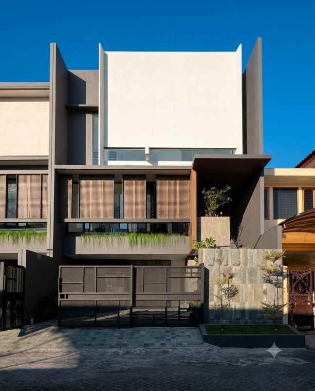 rumah manyar kertoadi new minimalis lux row besar