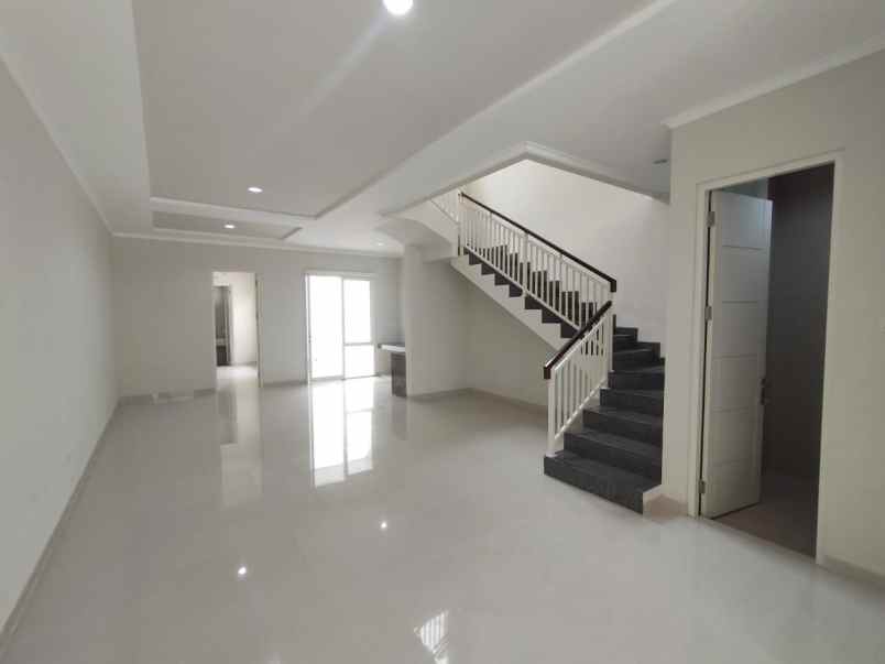 rumah manyar tirtoasri surabaya 2 lantai row 3 mobil