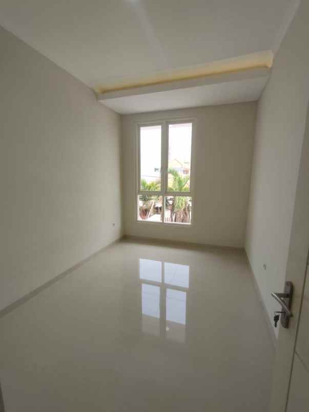 rumah manyar tirtoasri surabaya 2 lantai row 3 mobil