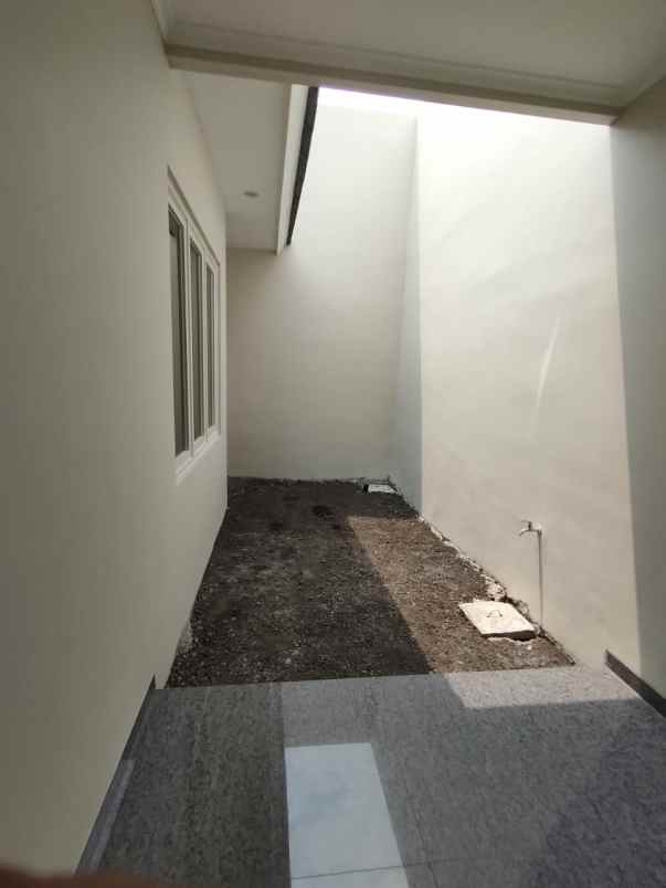 rumah manyar tirtoasri surabaya 2 lantai row 3 mobil