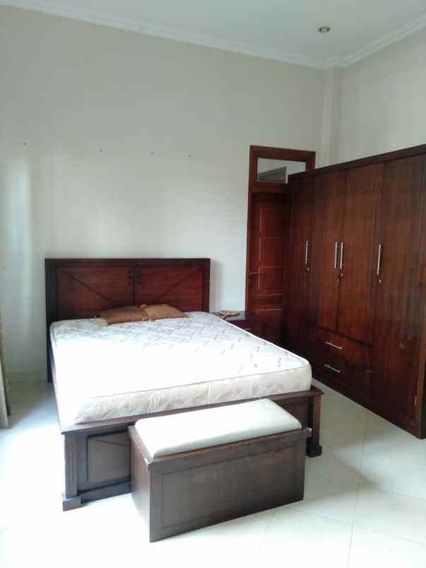 rumah mewah 2 lantai akses mudah dekat terminal jombor