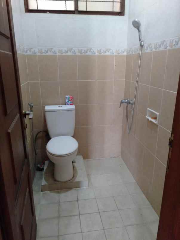 rumah mewah 2 lantai akses mudah dekat terminal jombor