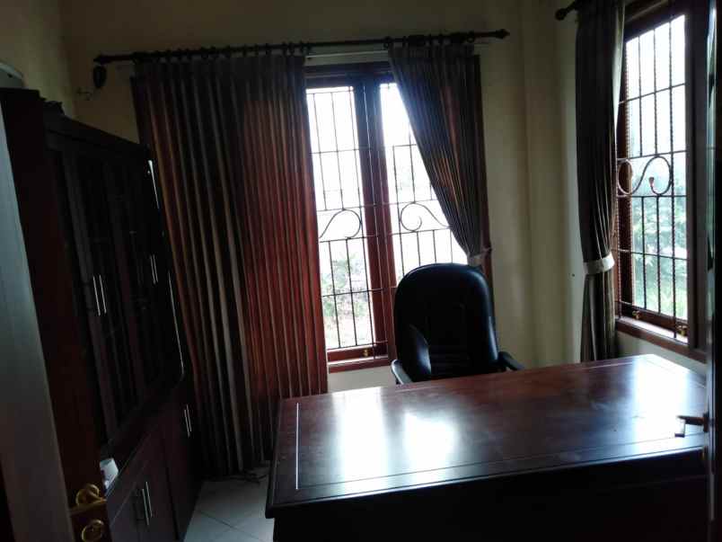 rumah mewah 2 lantai akses mudah dekat terminal jombor