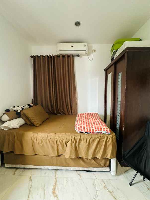 rumah mewah 3 lantai dalam townhouse di cinere depok