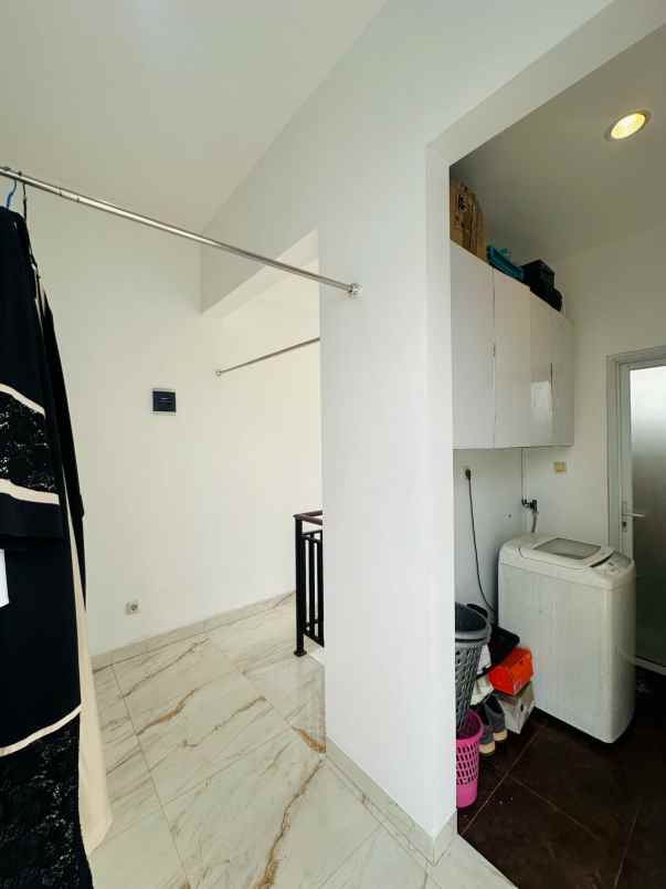 rumah mewah 3 lantai dalam townhouse di cinere depok