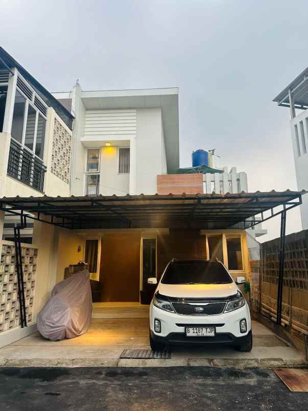 rumah mewah 3 lantai dalam townhouse di cinere depok