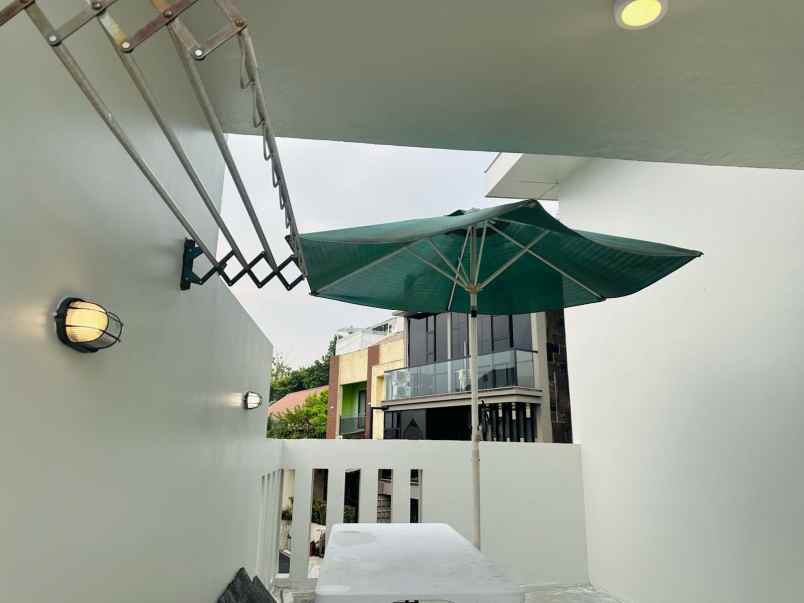 rumah mewah 3 lantai dalam townhouse di cinere depok