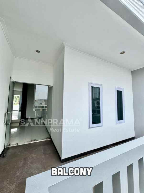 rumah mewah ada rooftop di margonda depok