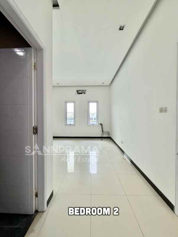 rumah mewah ada rooftop di margonda depok