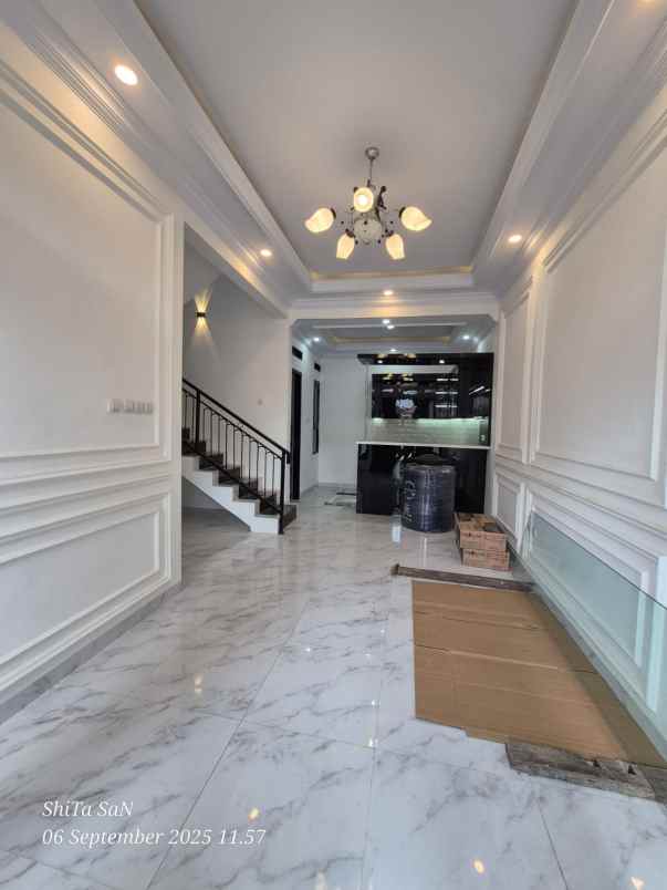 rumah mewah dalam komplek maharaja depok