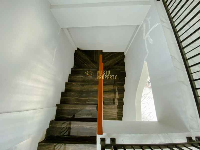 rumah mewah desain modern di ngaglik sleman siap huni