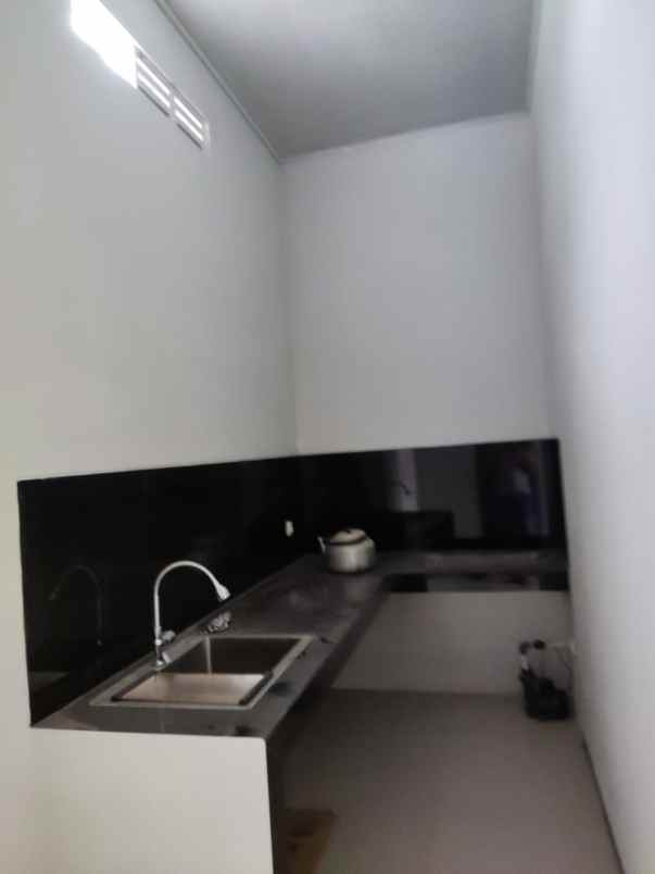 rumah mewah dua lantai bebas banjir di ungaran timur