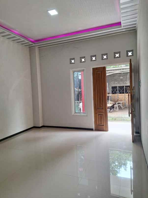 rumah mewah dua lantai bebas banjir di ungaran timur