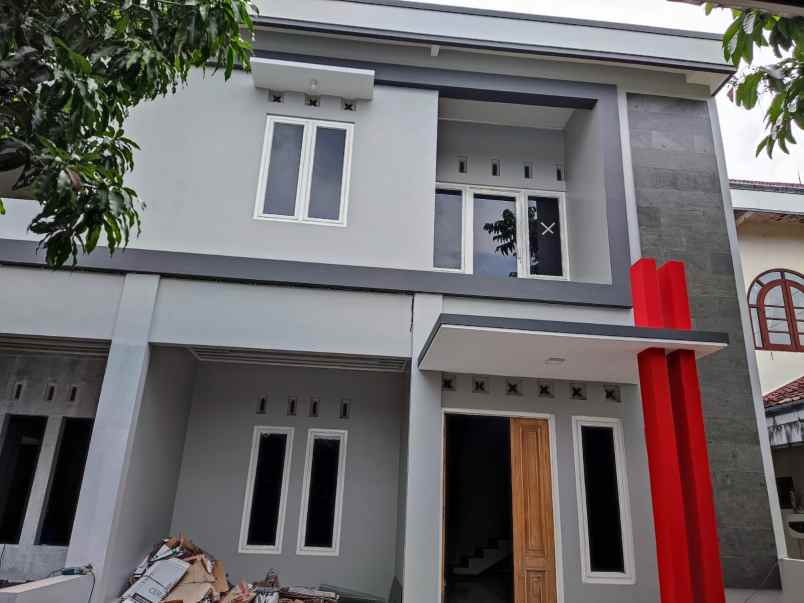 rumah mewah dua lantai bebas banjir di ungaran timur