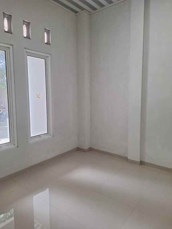 rumah mewah dua lantai bebas banjir di ungaran timur