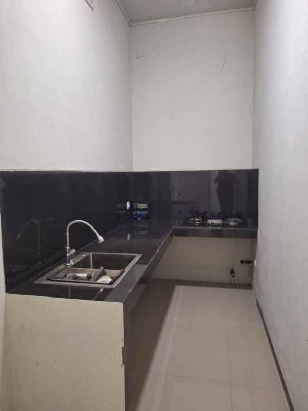 rumah mewah dua lantai bebas banjir di ungaran timur