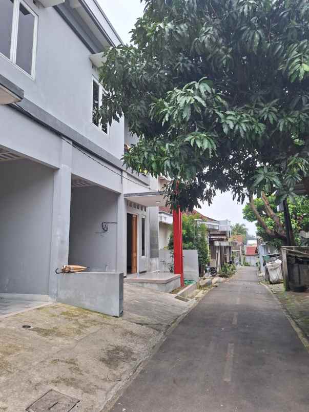 rumah mewah dua lantai bebas banjir di ungaran timur