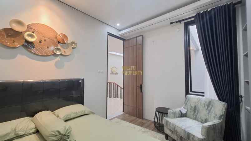 rumah mewah furnished dekat kampus ui jogja jakal