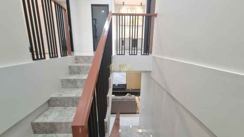 rumah mewah furnished dekat kampus ui jogja jakal