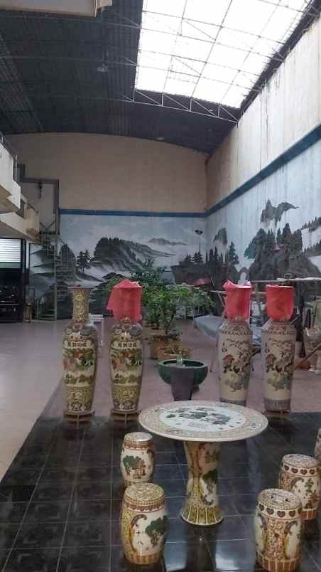 rumah mewah klasik raya jalan dharmahusada indah