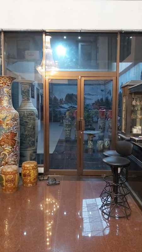 rumah mewah klasik raya jalan dharmahusada indah