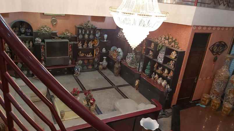 rumah mewah klasik raya jalan dharmahusada indah