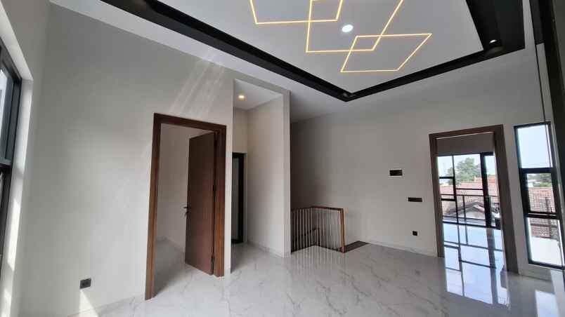 rumah mewah siap huni 15 menit ke kampus ugm jogja