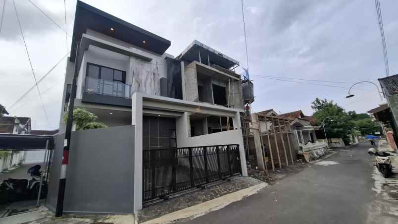 rumah mewah siap huni 15 menit ke kampus ugm jogja