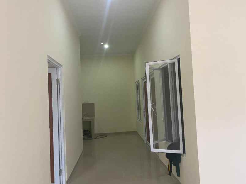 rumah minimalis harga nego di wisma asri